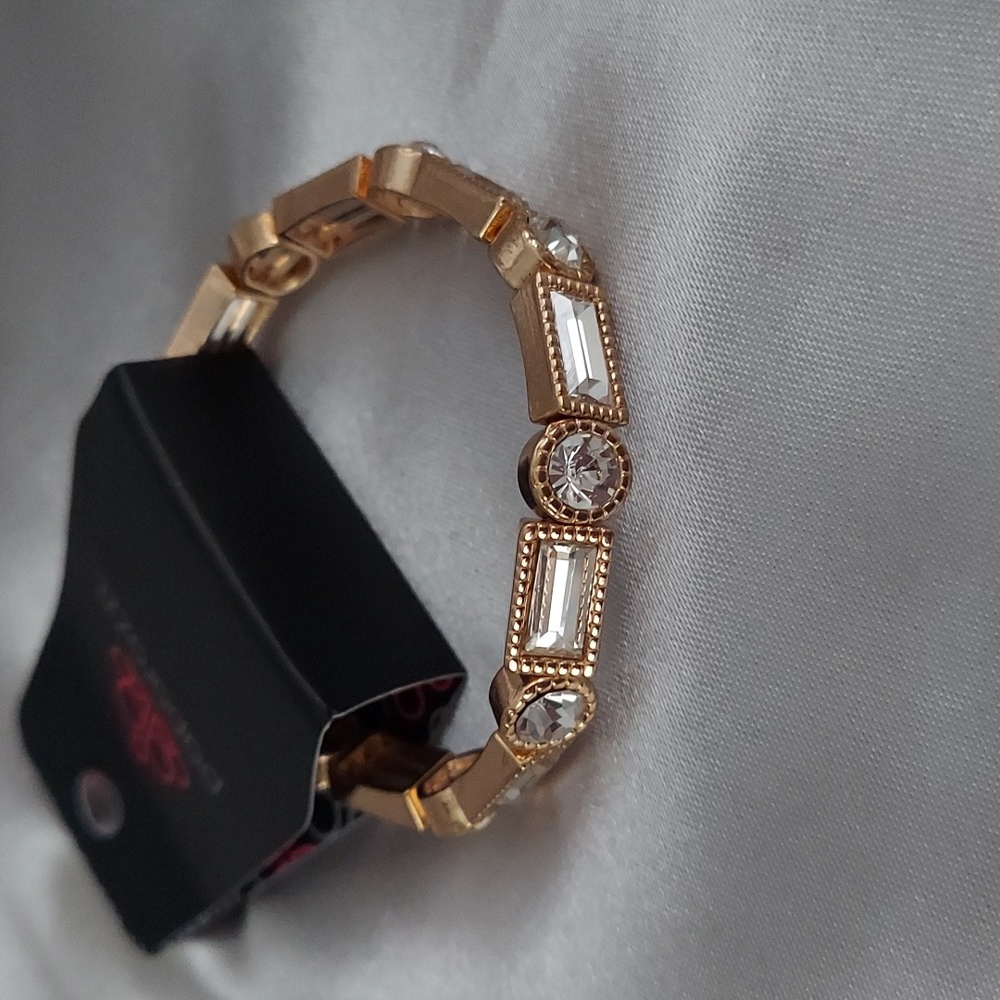 Gold and rhinestone stretchy bracelet